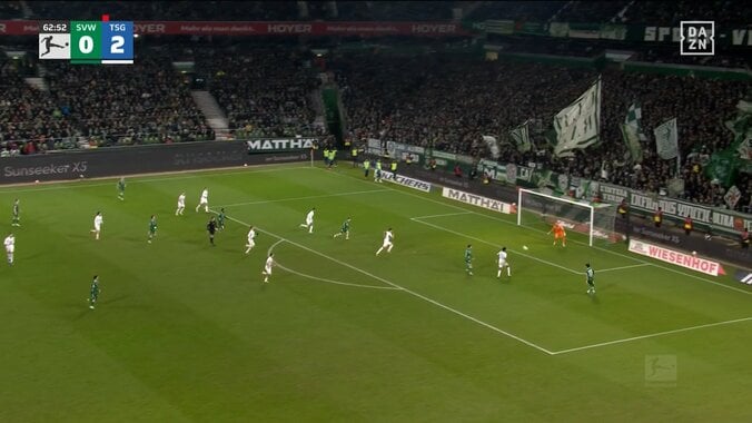 日本代表DF「ごっつぁんアシスト」が幻に…「めちゃくちゃいい攻撃関与だったのに」VAR→オフサイド取り消しでファン落胆 5枚目