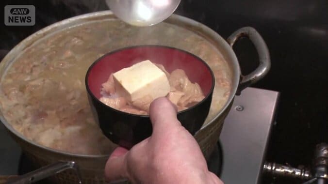 客の半数近くが頼む「もつ煮込み」