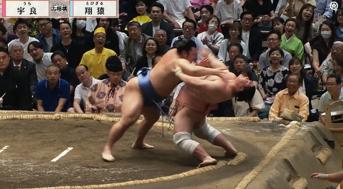 宇良の上体が「90度」に曲がった！ “曲者”対決で衝撃の光景 取り直しの熱戦に館内沸騰 2枚目