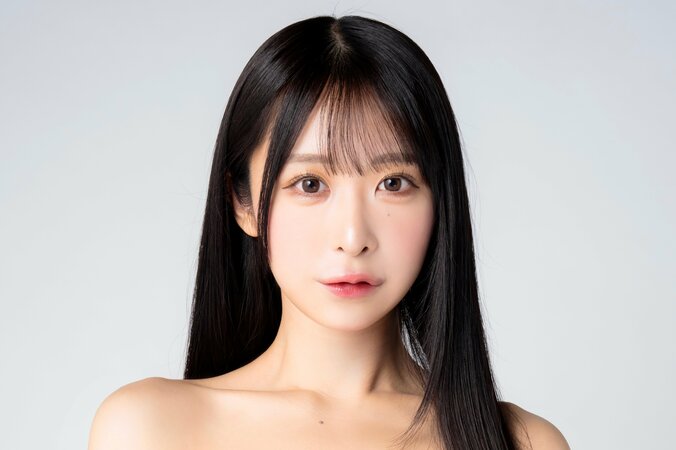 【写真・画像】博多美人と話題！26歳ラウンドガール、“ド派手”レーシングスーツ姿に反響「すごいの着てるな」「なんとカラフル」　1枚目