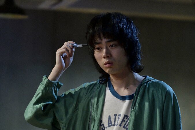 祐太郎（菅田将暉）が詩織（コムアイ）の死体を発見　残されたエンディングノートに書かれていたのは…『dele』第2話あらすじ（場面写真15枚） 6枚目