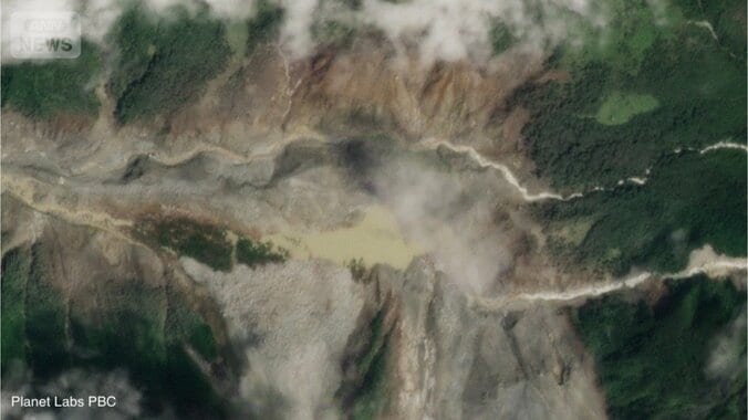 8月28日撮影　氷河崩落現場北側のせき止め湖