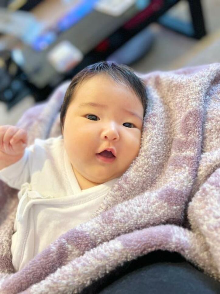  内山信二の妻、娘が生後2カ月を迎えたことを報告「心配になるくらいお利口さん」 