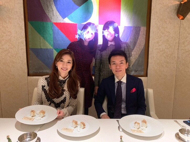 君島十和子さん 結婚24年目を迎え家族ショット公開 結婚したのが29歳なので 話題 Abema Times