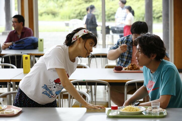 もしも土屋太鳳＆間宮祥太朗が大学にいたら…　映画『トリガール！』より学食での場面写真が解禁