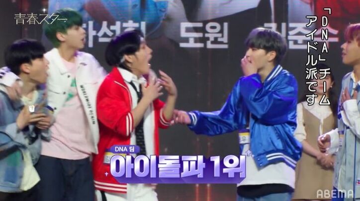 「当然1位」BTS『DNA』の完璧パフォーマンスに会場衝撃！ダンスが上手すぎるアイドル5人組に「コラボしたい」とプロも惚れ惚れ『青春スター』