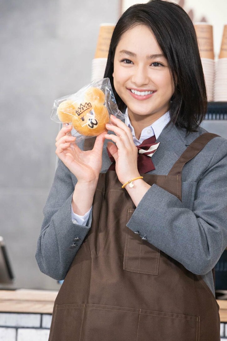現役大学生・平祐奈、パン屋で接客を体験　「いつかバイトしてみたいな」
