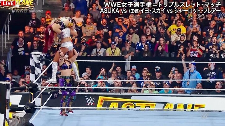 「とんでもねえ」女子レスラーの“大技”敢行に場内騒然 前WWE女子王者ASUKAが“大雪崩式”パワーボム！ 大一番の一撃が話題に