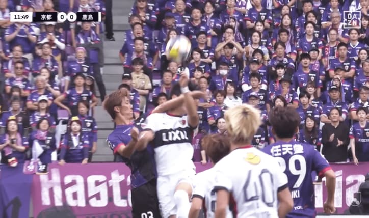 【写真・画像】足が痙攣しても突っ込む！鈴木優磨、魂の“足裏ゴール”が話題沸騰「動き直し凄い」「漢の中の漢すぎる」鹿島を救う劇的同点弾の瞬間　1枚目