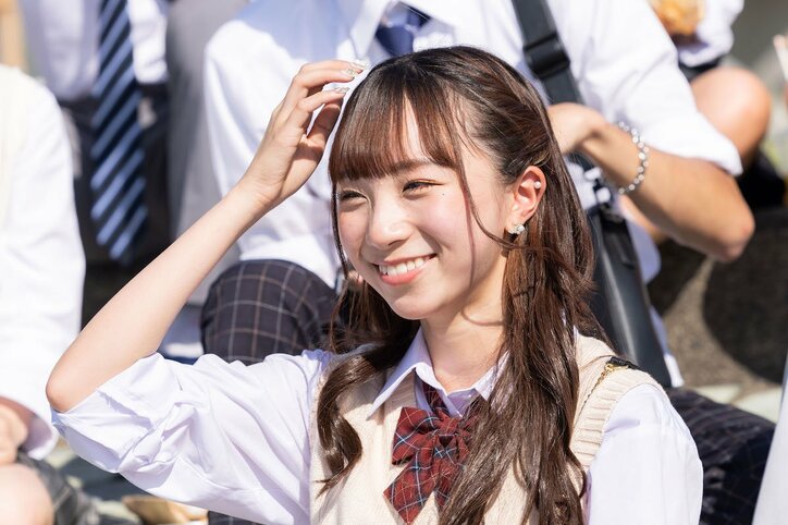 スタイル抜群の美脚JK、韓国風メイク男子に積極アピール「髪の毛ボサボサでもかっこいいですよ」