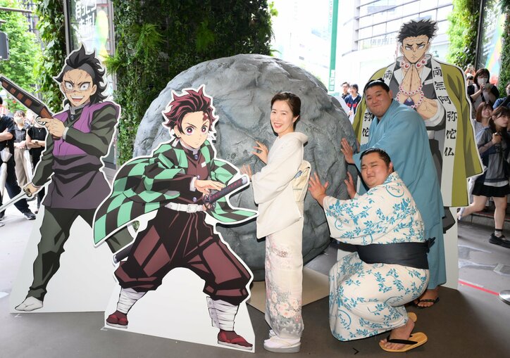 【写真・画像】アニメ『鬼滅の刃』より『岩柱・悲鳴嶼行冥の岩押し修業 渋谷場所』が開催！二子山部屋の力士が岩押しに参加　5枚目