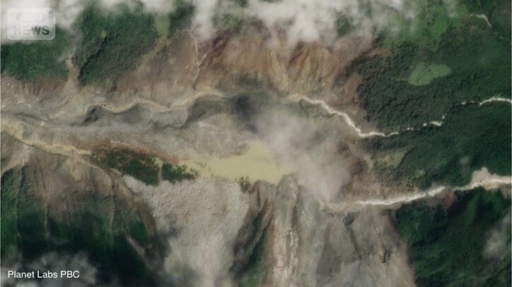 8月28日撮影　氷河崩落現場北側のせき止め湖