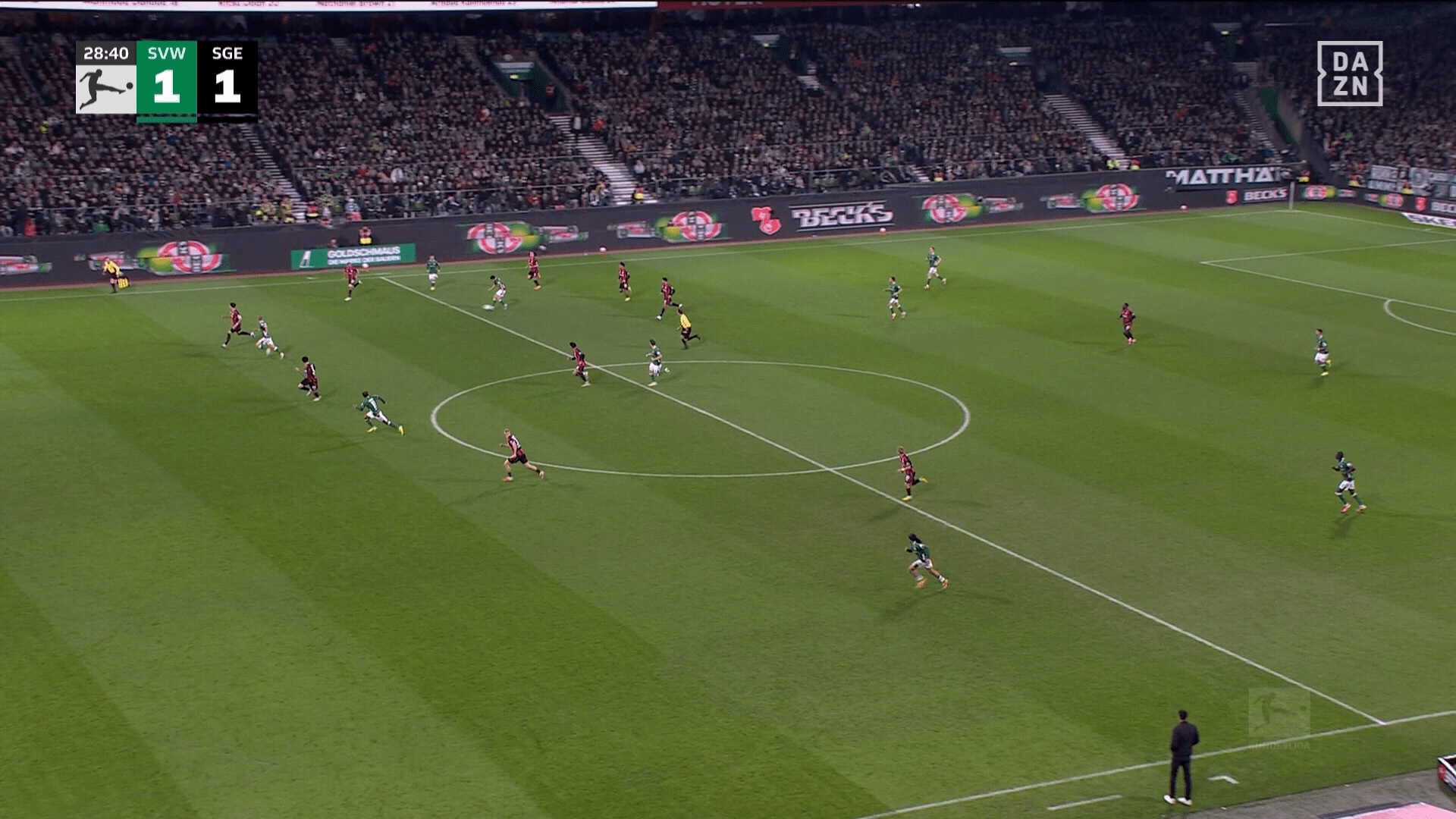 【写真・画像】「削られた…」堂安律、“危険タックル”被害で絶叫！「痛そうすぎる」「まじ怪我だけはせんでくれ」ファン悲鳴のワンシーン　1枚目