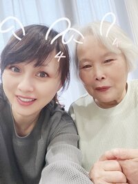 渡辺美奈代『母と色違い』