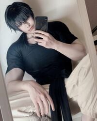 コスプレイヤー・LAY、筋骨隆々の「呪術廻戦」伏黒甚爾コスに絶賛の声「マンガから出てきたかのよう」