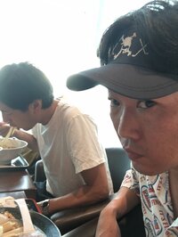 スピワゴ小沢、チュート徳井と台湾男2人旅へ　お揃いのチャイナ服姿を披露