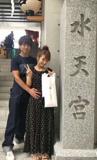 辻希美、夫・杉浦太陽と第4子の安産祈願のため神社へ「健康で産まれてきてくれますように…」