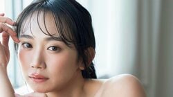 女優・相沢菜々子、30歳を迎え磨きのかかった“9頭身スタイル”を披露 『FLASH』登場