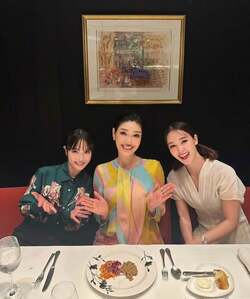 アンミカ、剛力彩芽らとの“女子会”ショットを披露「2人とも顔小さすぎる〜!!」