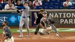 あんなロバーツ監督見たことない…大谷翔平の特大弾にたまらず破顔した瞬間 「こっちまで嬉しくなる」ギャップにファンも驚き