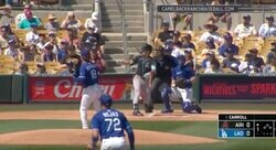 球場騒然！ 山本由伸に“想定外のハプニング”「怖えええ」 打者が全力フルスイング“空振り”→バットが消える「えっ？」「飛ばしすぎ」