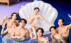 三吉彩花似のスタイル抜群美女、水着での逆ハーレム映像に衝撃の声「21歳とは思えない貫禄」