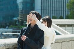 イメチェンした吉田伶香、綱啓永に「だーれだ？」可愛すぎるサプライズに飯豊まりえ興奮！『恋オオカミ』最終回