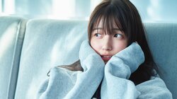 乃木坂46五百城茉央1st写真集から美脚覗く“あざとかわいい”萌え袖カット先行公開