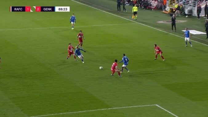 伊東純也、相手をいなす極上ドリブル＆ワンツーで決定機演出「いい崩し」「さすがやで」圧巻キャリーにファン興奮 3枚目