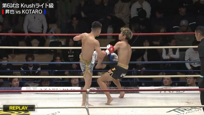 わずかなスペースから突如左ハイ