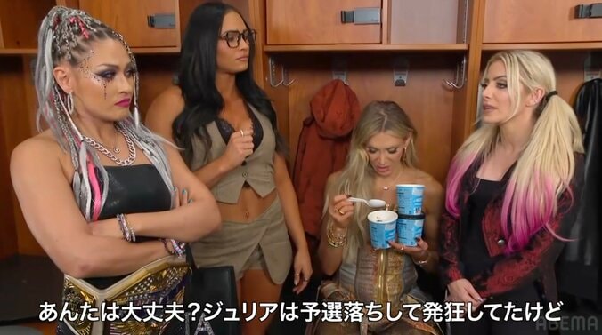 キアナ・ジェームズ（写真左から2番目）