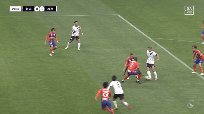 嘘だろ！？ 大迫勇也の“半端ないトラップ”が話題「神がかってる」「役者が違う」決定機を作りPK誘発 3枚目