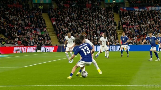 「プレミアリーグいけるぞ」中村敬斗の“ダンシング・フェイント”が話題！「独特の緩急」イングランドDFを華麗に翻弄 3枚目