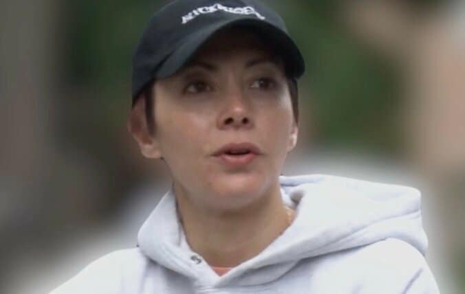 【写真・画像】「朝ごはんを食べさせながら、娘の髪をくくり…」4児の母・土屋アンナ（42）の朝の風景に共感の声「わかる～！うちも！！」　1枚目