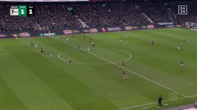 【写真・画像】「削られた…」堂安律、“危険タックル”被害で絶叫！「痛そうすぎる」「まじ怪我だけはせんでくれ」ファン悲鳴のワンシーン　1枚目