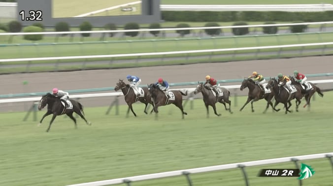 【映像】7馬身差の独走勝利を飾った“ハンサムな2歳馬”