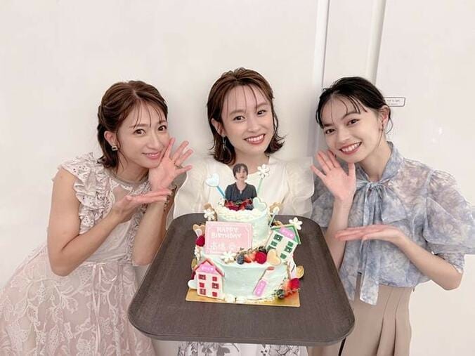  辻希美、誕生日を迎えた高橋愛に驚き「36才には見えなさ過ぎて」  1枚目