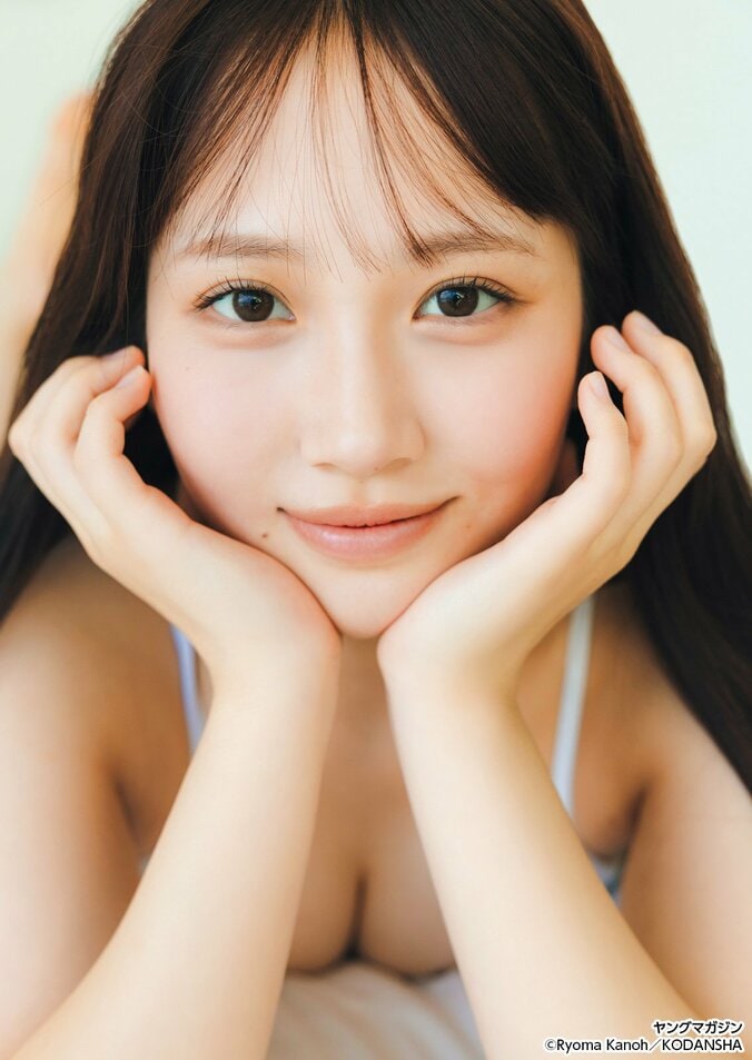 Rain Tree・市原紬希、初グラビアで『ヤンマガ』表紙・巻頭に大抜擢 まぶしい笑顔で魅了 3枚目