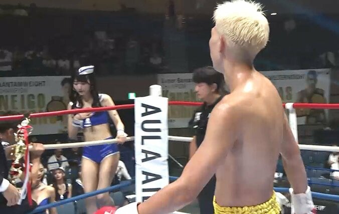 「今のカワイイ子は誰？」「ラウガより可愛い」突如、登場した“9等身”美女 衝撃のスタイルにファン騒然 2枚目