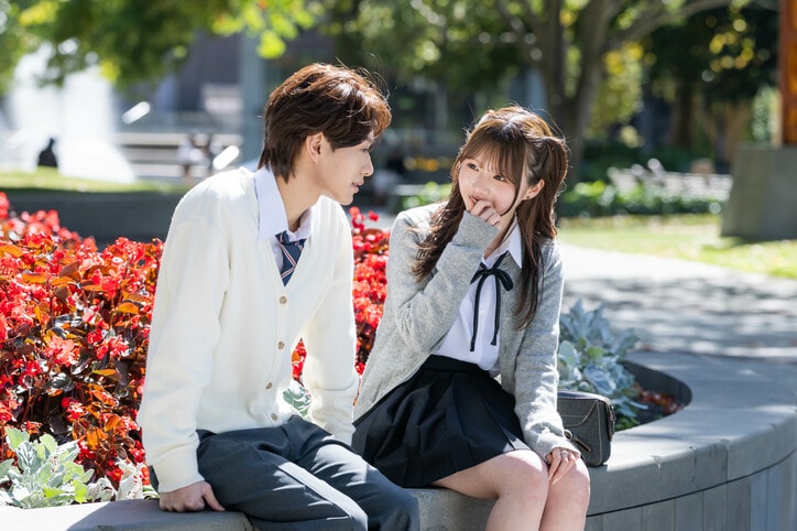 佐藤健似と話題のイケメン男子、可愛すぎる激モテ高2女子の顔に近づき