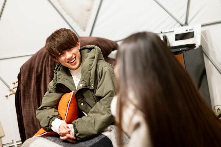 夜のテントで2人きり…「私が入り込める隙はどれくらい?」吉田伶香がちょこに大胆質問『恋オオカミ』第1話