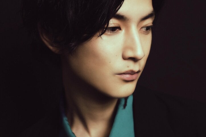 渡邊圭祐、戦国の世を攪乱する“超悪役”に大抜擢 不気味な殺陣シーンは「僕元来の動き（笑）」 映画『ブレイブ -群青戦記-』インタビュー