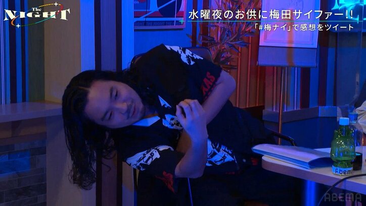 床に落ちたカメラに“何者か”の顔が…自宅で起きた怪現象の映像にスタジオ震撼「誰？」「動いてる…」