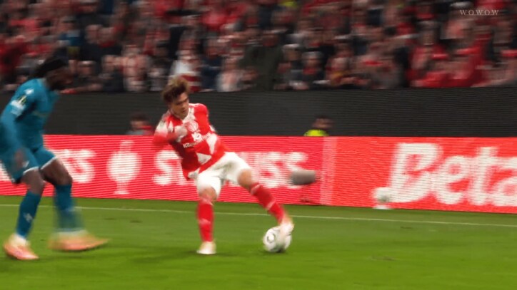 ターンで相手をかわす佐野海舟