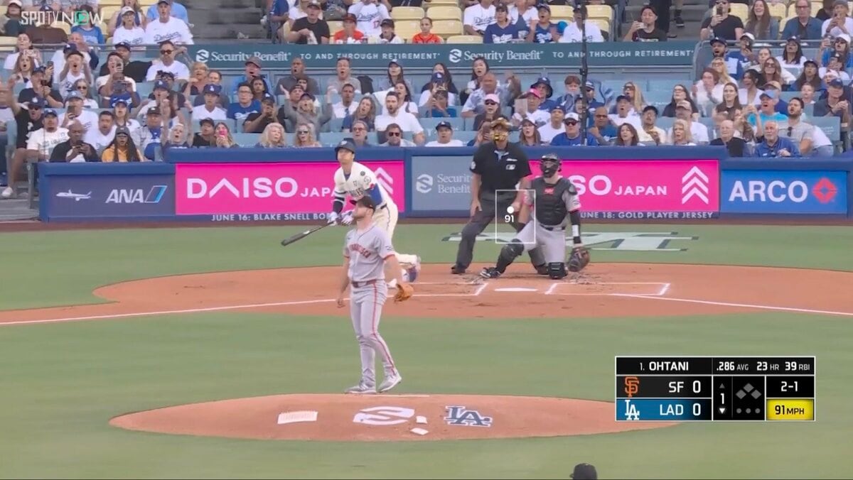 大谷翔平の豪快24号アーチで相手ピッチャーも“確信フリーズ”…同地区