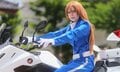 『名探偵コナン』萩原千速のコスプレを本物の白バイと披露！「各所にご許可をいただき特別に」