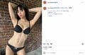 高見奈央、黒の下着姿の“美ボディ”際立つオフショットを公開 「たまらん」「美人過ぎだよ」など反響