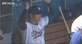 大谷翔平に何が起きた? 特大アーチ後のベンチで“大暴れ” チームメイトも爆笑…「めっちゃ楽しそう」「テンションw」