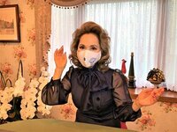 デヴィ夫人『私も マイ・マスクで♪』 』