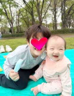 杉浦太陽、家族でピクニックを報告「いっぱい走り回ったねぇ!!」三男・幸空くんと次女・夢空ちゃんの笑顔の兄妹ショットも披露